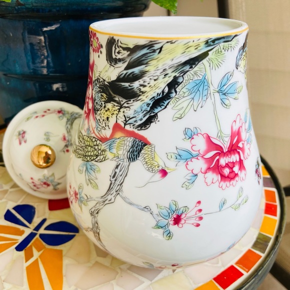 NWT Hand Painted Urn/Vessel Featuring Pheasants,Flowers,Foliage,Detailed Designs - Picture 5 of 16